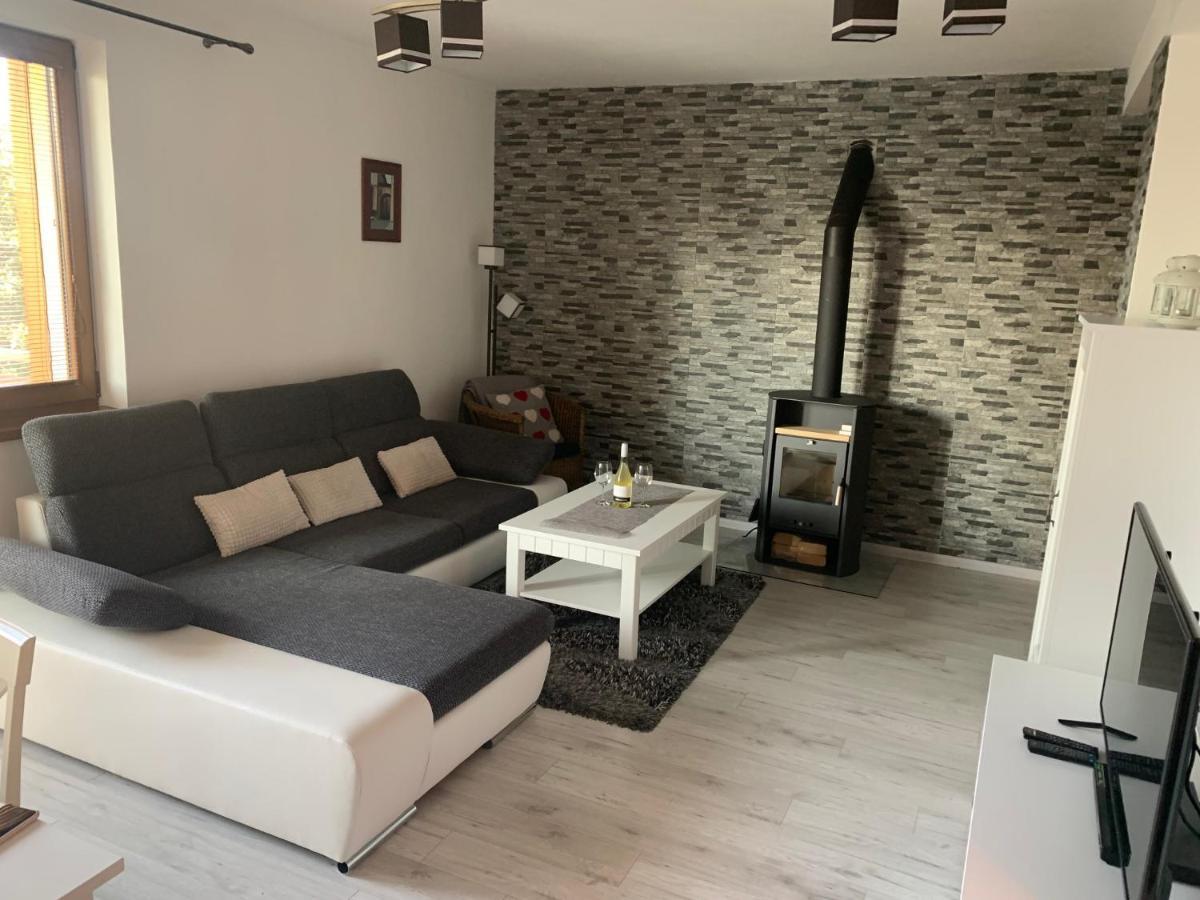 Apartman Lesnicek สตารา เลชนา ภายนอก รูปภาพ
